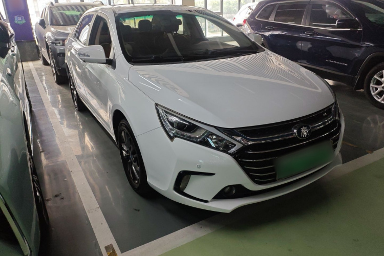 比亚迪 秦新能源 2017款 1.5T 尊贵型车身外观3