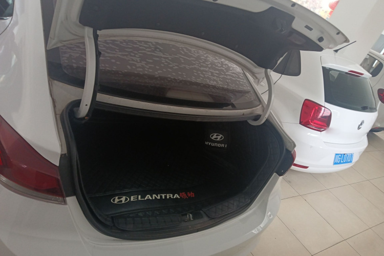 现代 领动 2016款 1.6L 自动智炫·精英型机舱底盘23