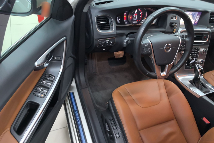 沃尔沃S60 2019款 S60L T5 智远版中控内饰20