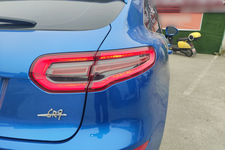 众泰SR9 2017款 2.0T 自动极致之心版车身外观9