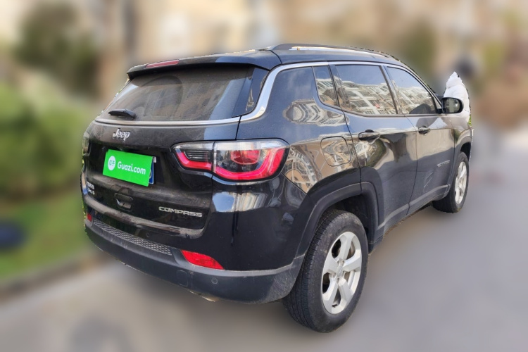 Jeep 指南者 2019款 220T 自动家享四驱版车身外观7