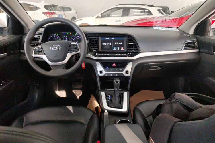 现代 领动 2016款 1.6L 自动智炫·精英型中控内饰12