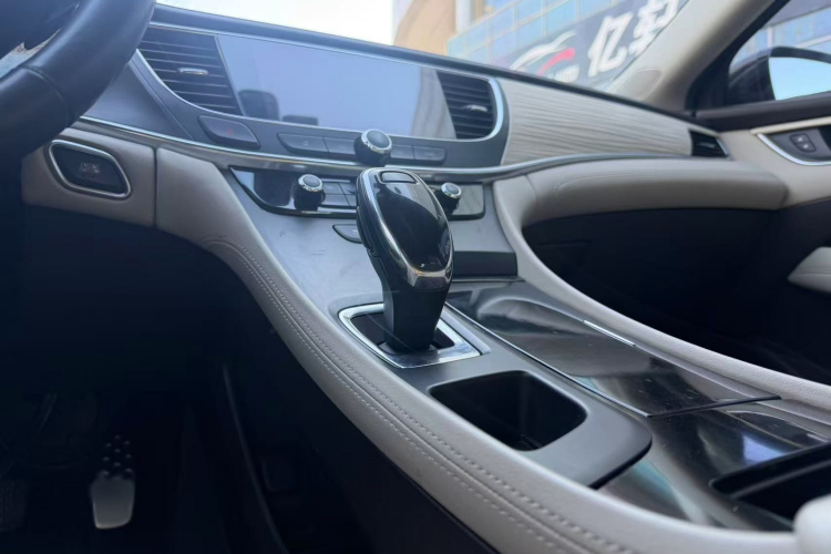 别克 君越 2016款 30H 精英型中控内饰7004