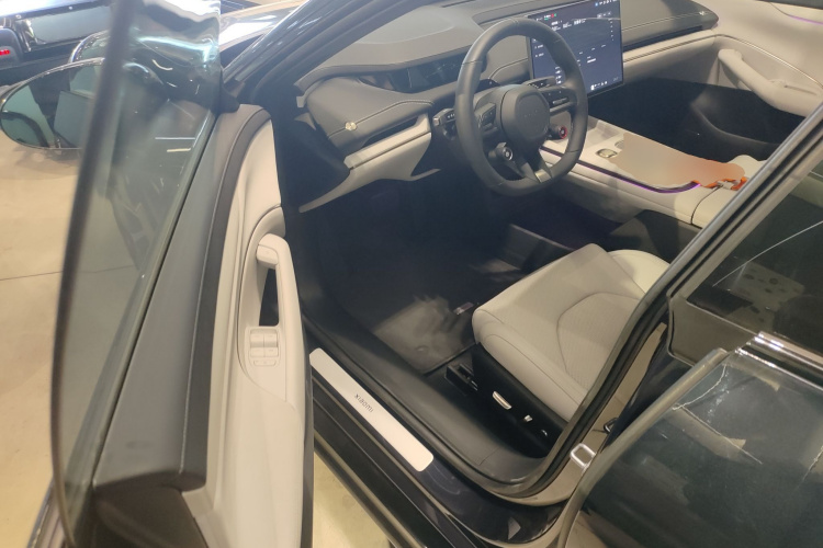 小米汽车 小米SU7 2024款 后驱长续航智驾版中控内饰7003