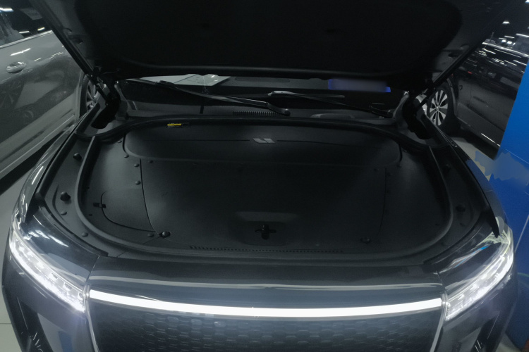 理想汽车 理想ONE 2020款 增程6座版机舱底盘24