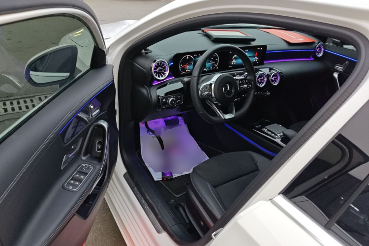 奔驰A级 2022款 改款三 A 200 L 运动轿车时尚型中控内饰7003