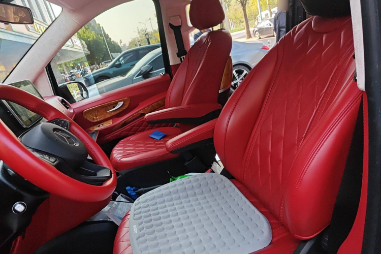 奔驰 威霆 2021款 2.0T 精英版 7座局部细节19