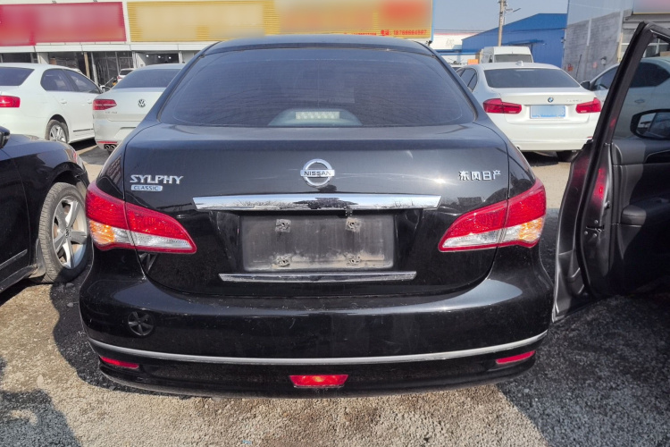 日产 轩逸 2018款 经典 1.6XE 手动舒适版车身外观6