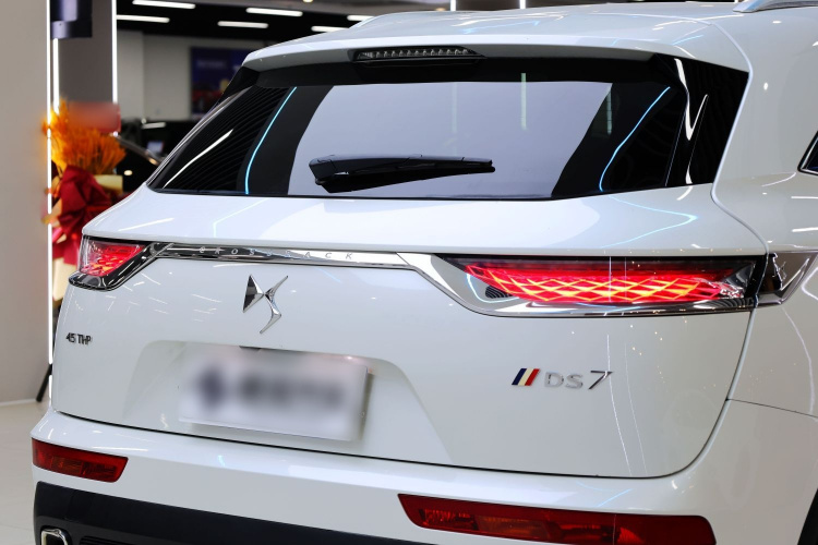 DS 7 2018款 45THP 歌剧院版车身外观6011