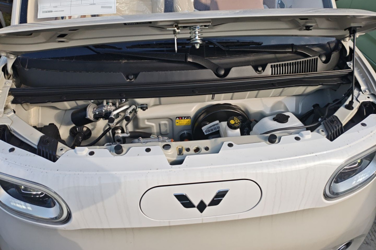 五菱汽车 宏光MINIEV 2024款 第三代 215km 青春版机舱底盘24