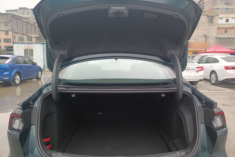 福特 蒙迪欧 2023款 1.5T E-混动 ST-Line机舱底盘23