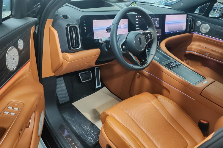 鸿蒙智行 问界M9 2025款 纯电 Ultra版 100kWh 5座版中控内饰7004