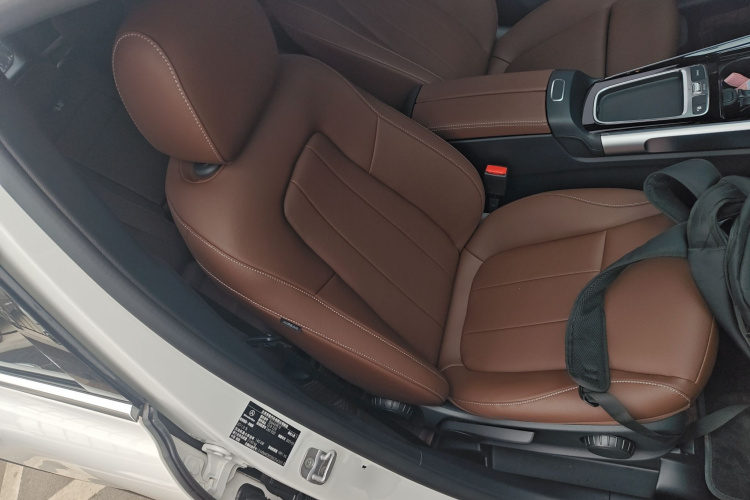 奔驰GLB 2025款 GLB 220 动感型局部细节41