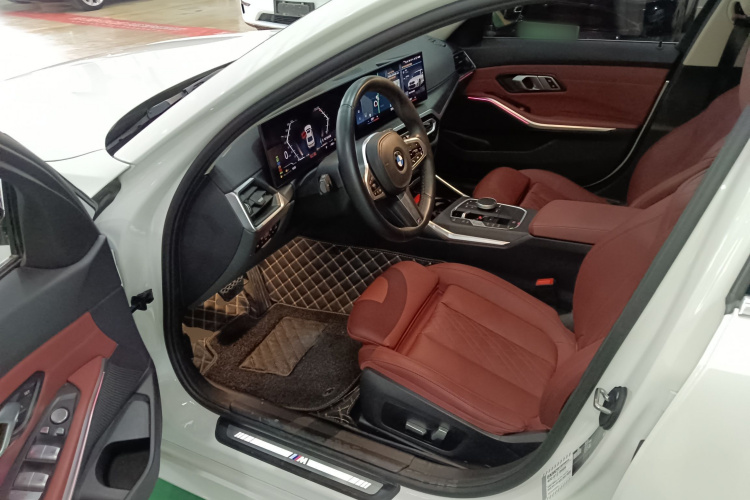 宝马3系 2023款 325i M运动套装中控内饰20