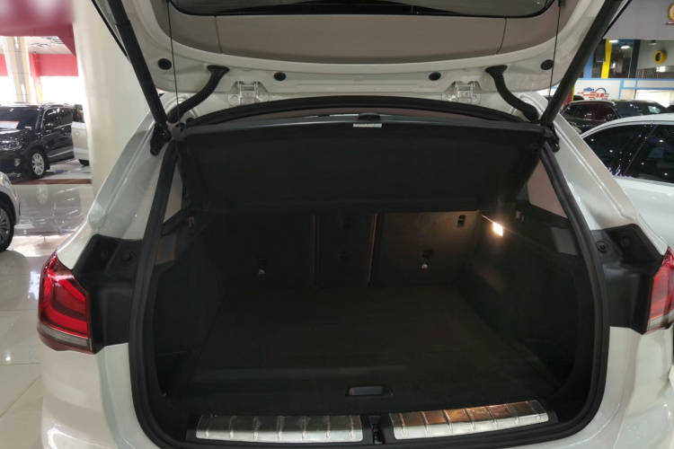 宝马X1 2021款 sDrive25Li 领先型机舱底盘23