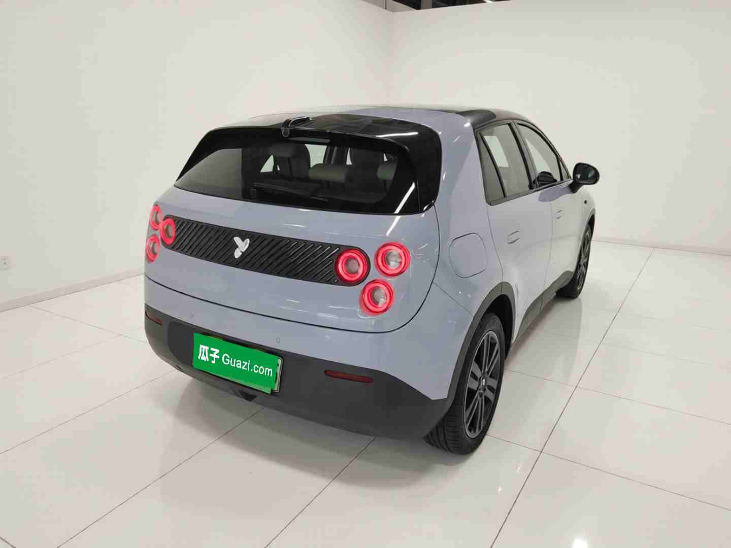 车辆右后45度外观展示