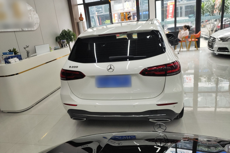 奔驰B级 2020款 B 200 动感型车身外观6