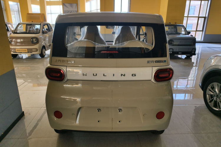 五菱汽车 宏光MINIEV 2024款 第三代 215km 青春版车身外观6