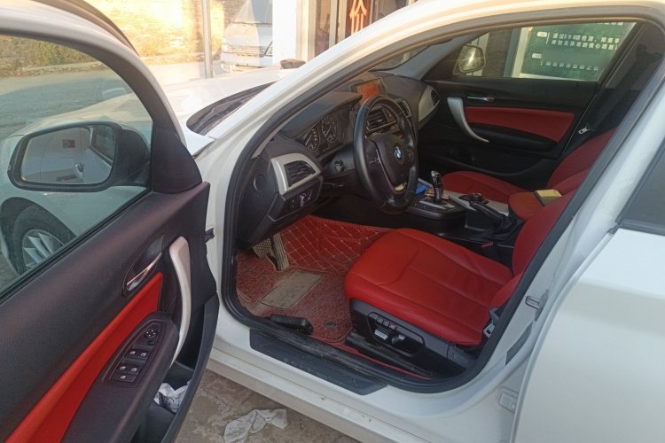 宝马1系(进口) 2015款 120i 领先型中控内饰20