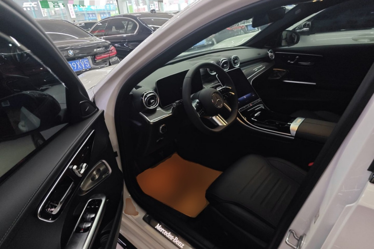 奔驰C级 2025款 C 260 L 皓夜运动版中控内饰20