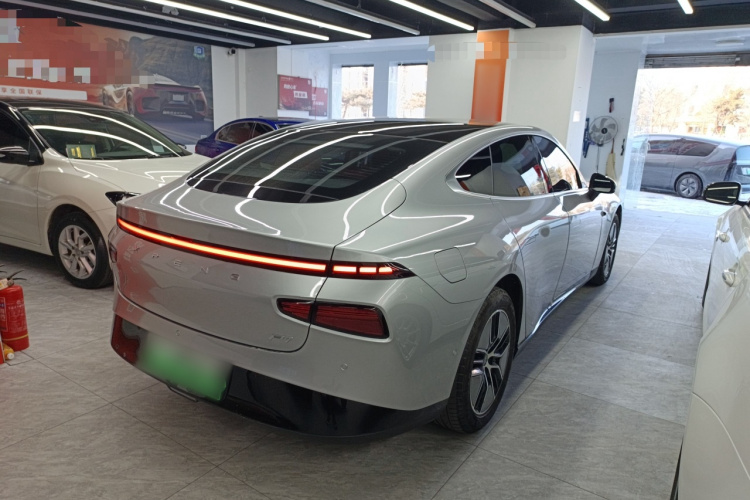 小鹏P7 2023款 P7i 702 Max车身外观7