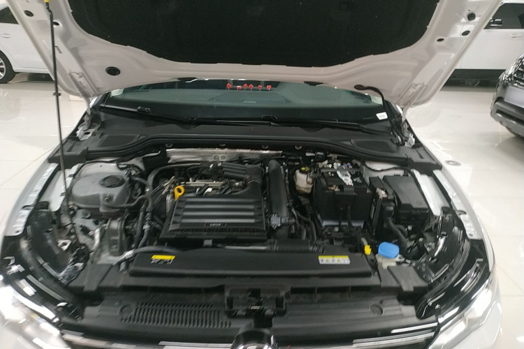 大众 高尔夫 2024款 280TSI DSG Pro 50年传奇版机舱底盘24