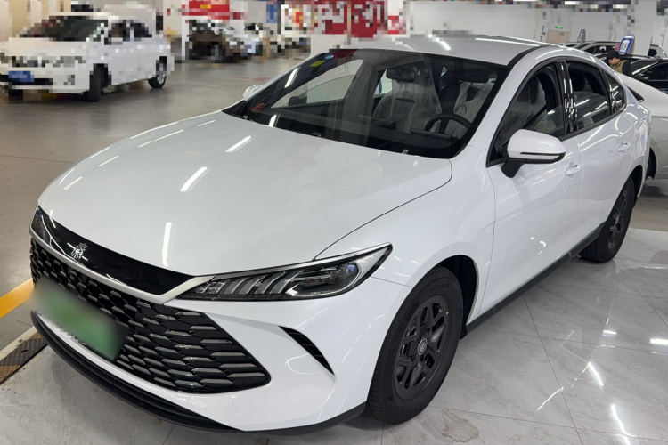 比亚迪 秦PLUS 2025款 DM-i 智驾版 55KM领先型车身外观1