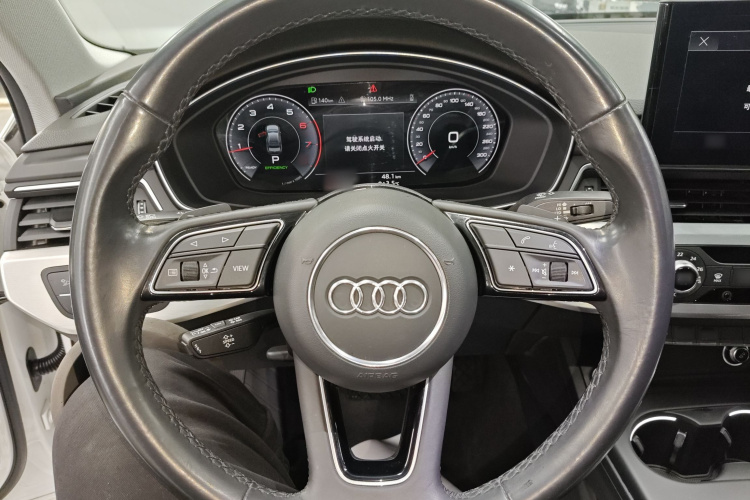 奥迪A4L 2023款 40 TFSI 时尚动感型中控内饰13