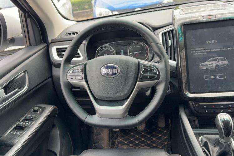 SWM斯威汽车 SWM斯威X7 2016款 1.5T 手动豪华型 7座中控内饰13