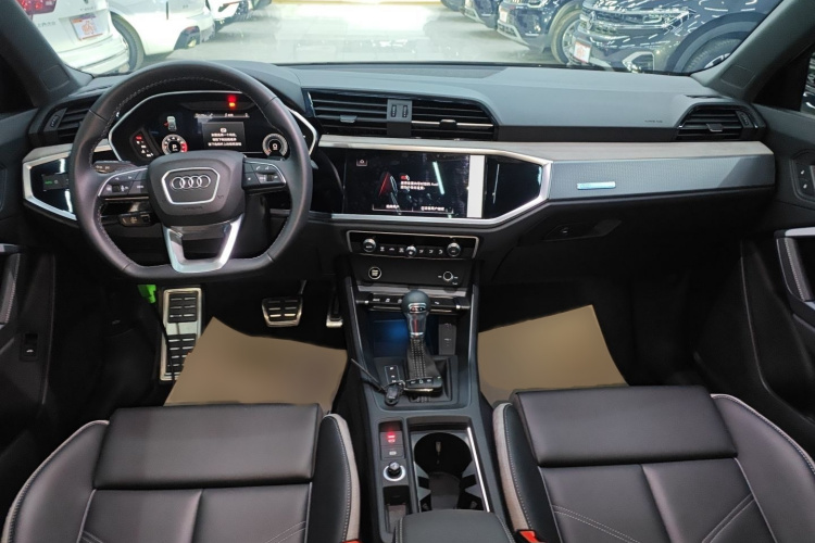 奥迪Q3 2024款 40 TFSI 时尚动感型中控内饰7002