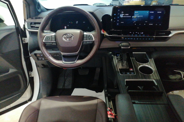 丰田 格瑞维亚 2022款 2.5L混动 旗舰版中控内饰13