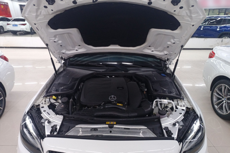 奔驰C级 2020款 改款 C 260 L 运动版机舱底盘24
