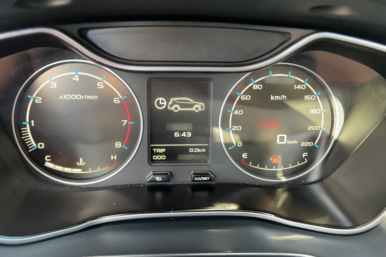 吉利汽车 远景X6 2016款 1.8L 手动尊贵型中控内饰7010