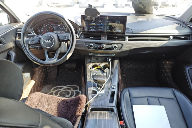 奥迪A4L 2018款 30周年年型 40 TFSI 进取型中控内饰12