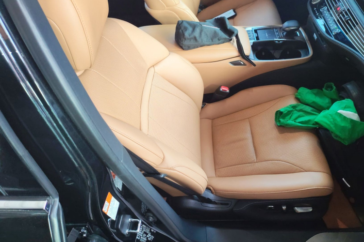 雷克萨斯LS 2021款 500h 卓越版局部细节41