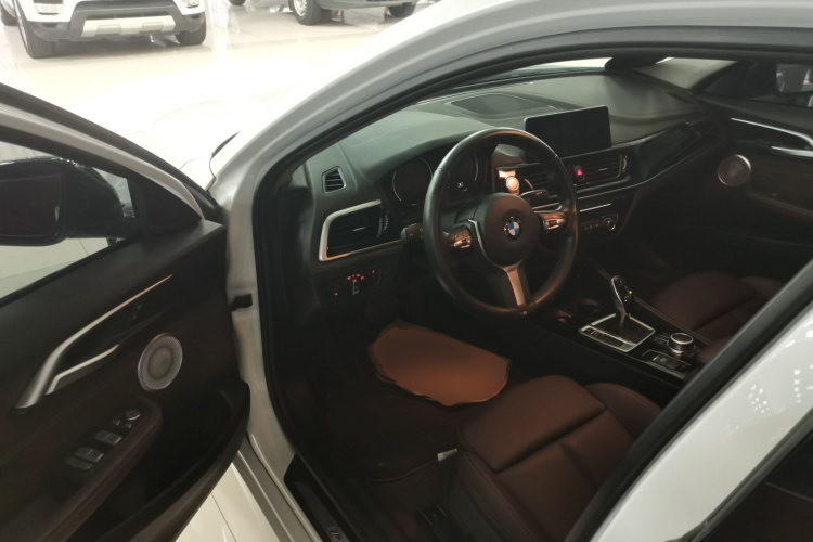 宝马1系 2021款 120i M运动曜夜版中控内饰20