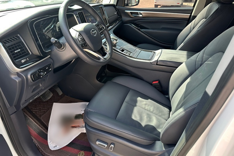 广汽传祺 传祺M8 2023款 领秀系列 390T 尊贵版中控内饰7001