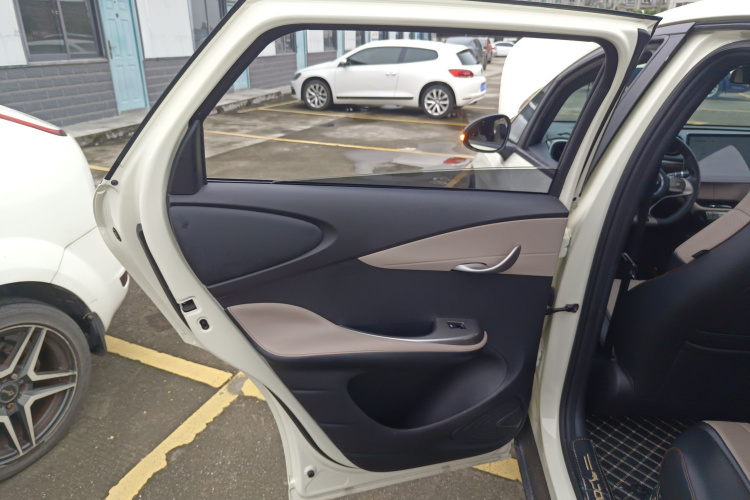 比亚迪 海豚 2021款 405km 时尚版中控内饰7008