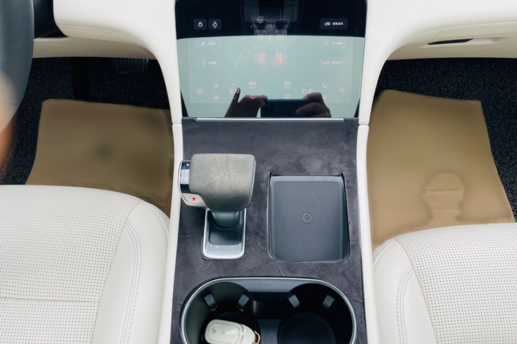 理想汽车 理想ONE 2021款 增程6座版中控内饰7005