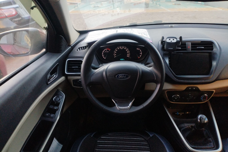 福特 福睿斯 2015款 1.5L 手动舒适型中控内饰13