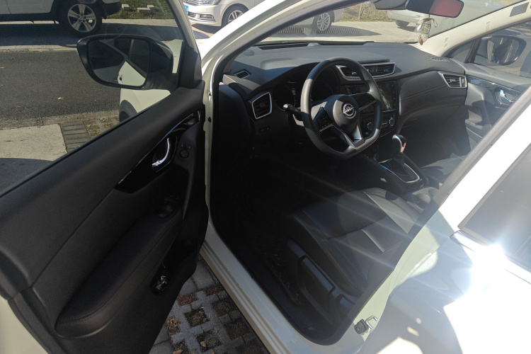 日产 逍客 2023款 经典 2.0L CVT XV舒适版中控内饰20
