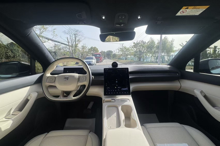 蔚来ES6 2023款 75kWh中控内饰7011