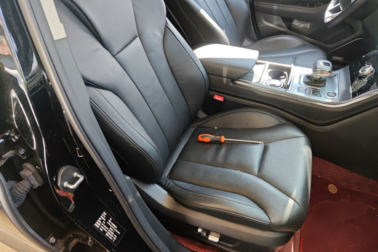 红旗H5 2022款 经典款 1.8T 自动智联旗畅版局部细节41