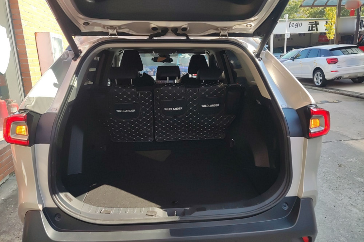 丰田 威兰达 2021款 2.0L CVT四驱豪华版机舱底盘23