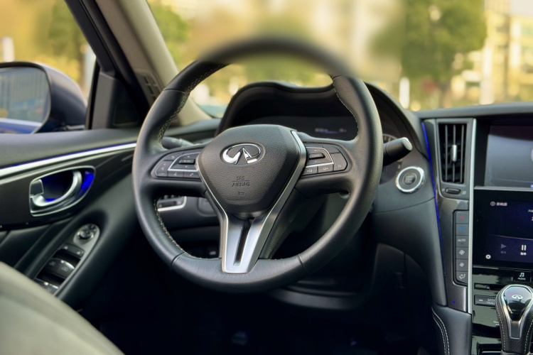 英菲尼迪Q50L 2018款 2.0T 舒适版 国VI中控内饰7002