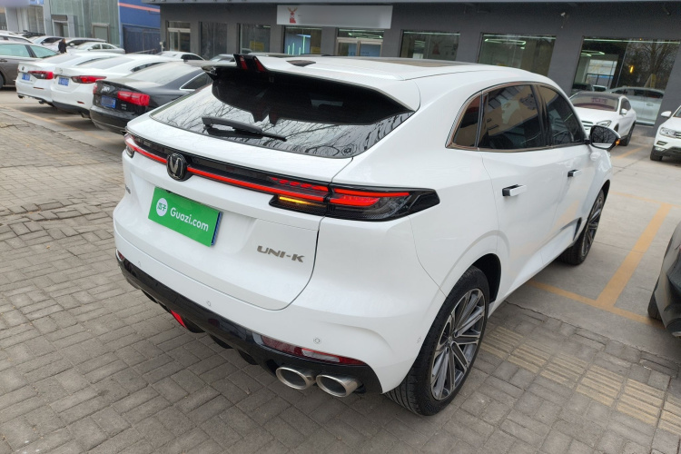 长安UNI-K 2023款 2.0T 两驱悦领型车身外观7