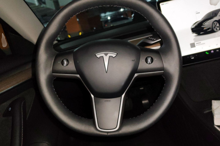 特斯拉 Model 3 2022款 后轮驱动版中控内饰13