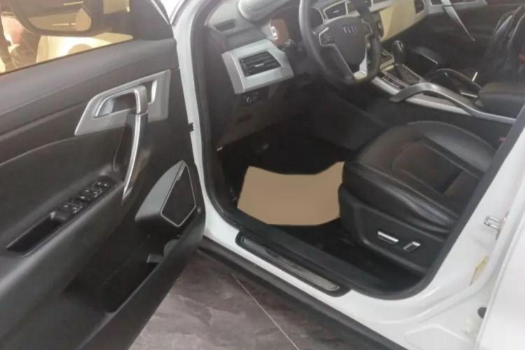 吉利汽车 博越 2016款 1.8TD 自动智慧型中控内饰7003