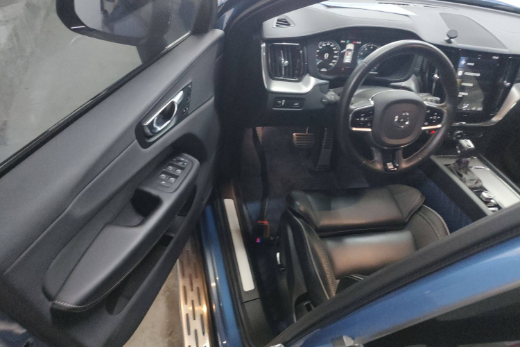 沃尔沃XC60 2020款 T5 四驱智远运动版中控内饰20