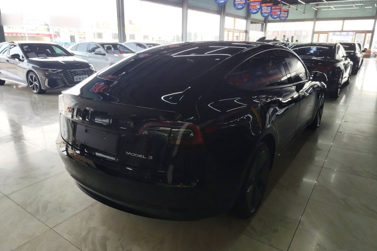 特斯拉 Model 3 2022款 后轮驱动版车身外观7